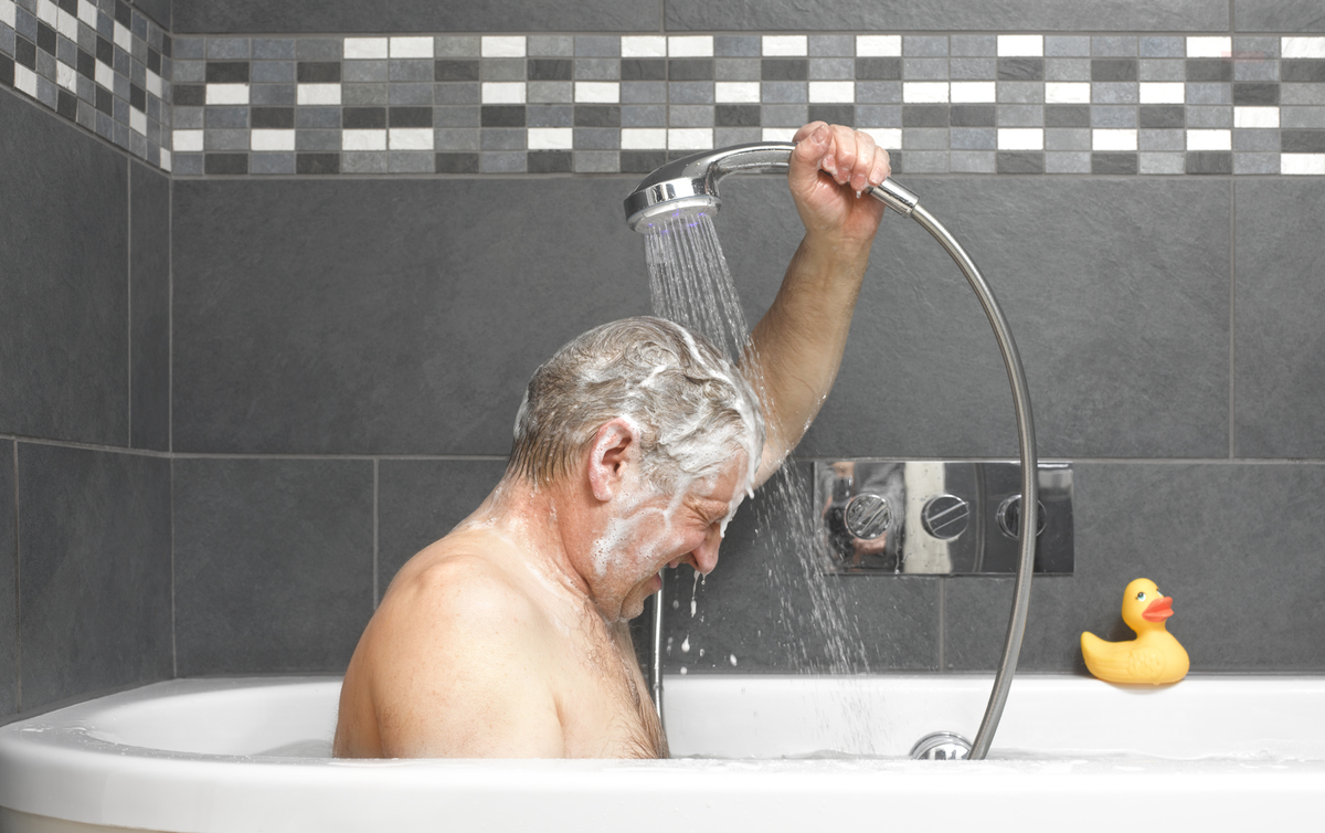 نتيجة بحث الصور عن ‪idoso a tomar banho‬‏